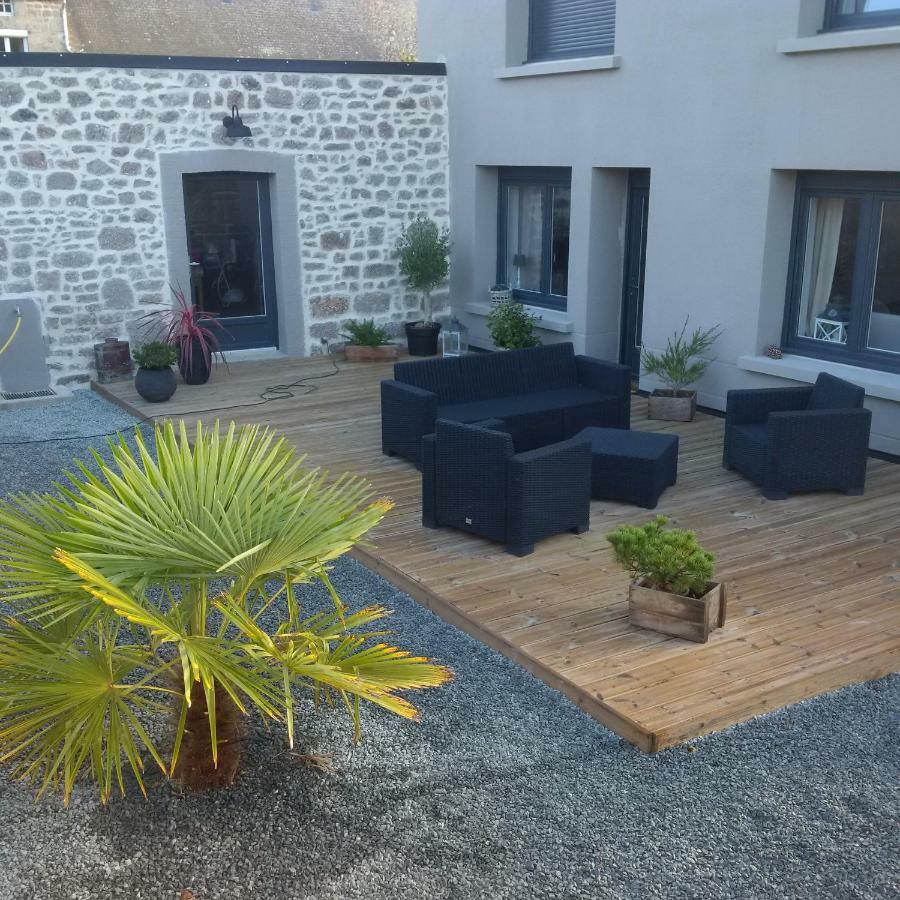 Le Gite De Sandrine Réville Exterior foto